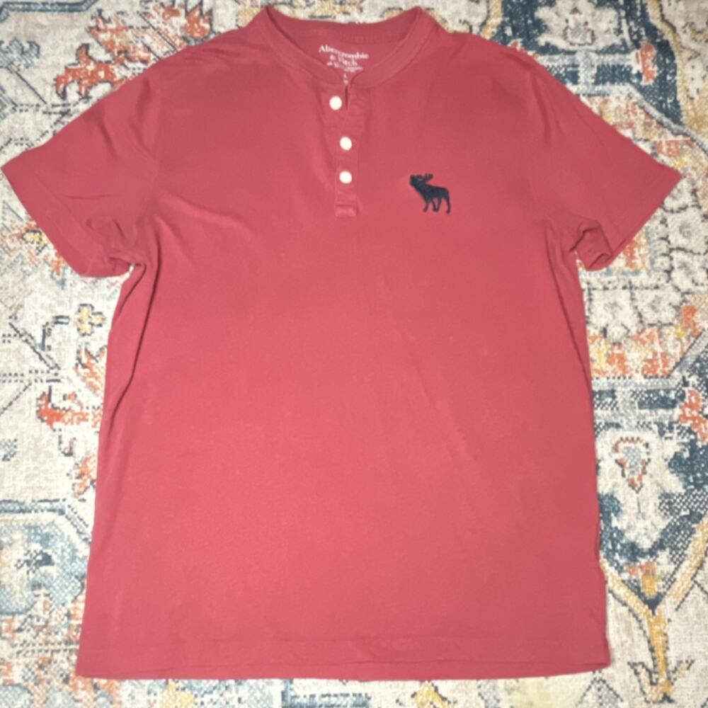 Abercrombie & Fitch Red Henley T-Shirt Short Sleeve Button Moose Logo Sz L